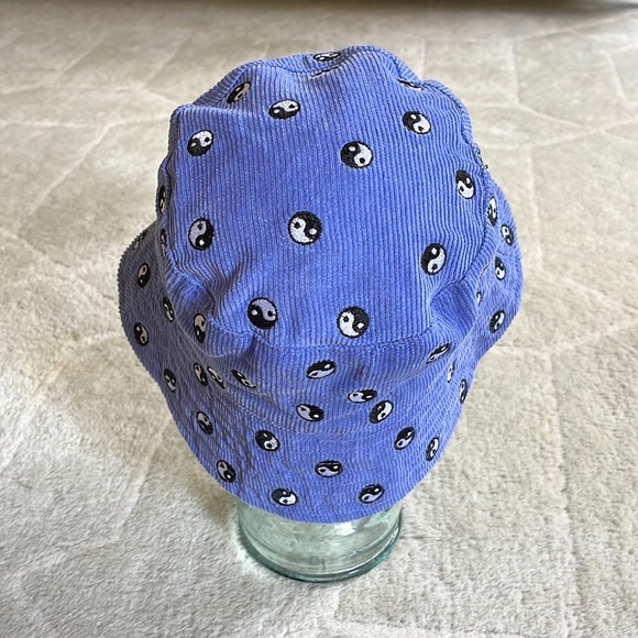Urban Outfitters Corduroy Ying Yang Bucket Hat - Picture 4 of 9